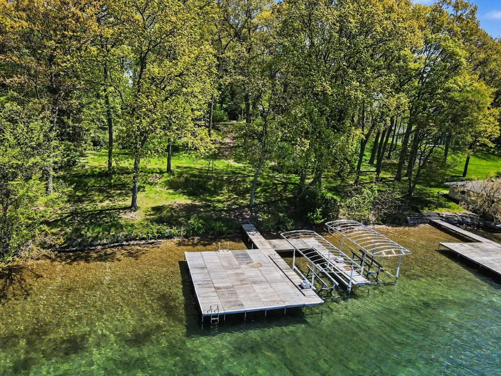 4630 E Gull Lake Drive Hickory Corners, MI 49060