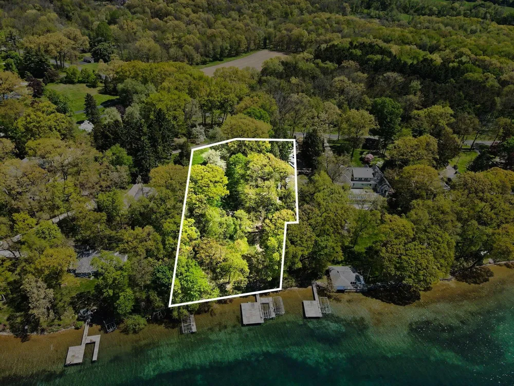 4630 E Gull Lake Drive Hickory Corners, MI 49060