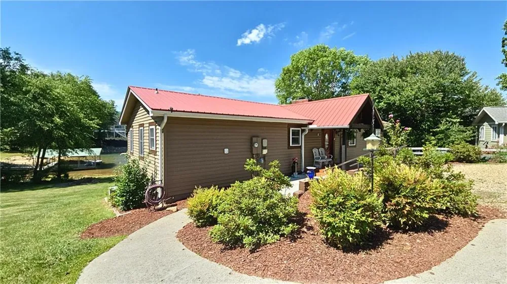 1693 Chatuge Shores Road Hiawassee, GA 30546