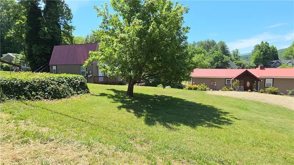 1693 Chatuge Shores Road Hiawassee, GA 30546