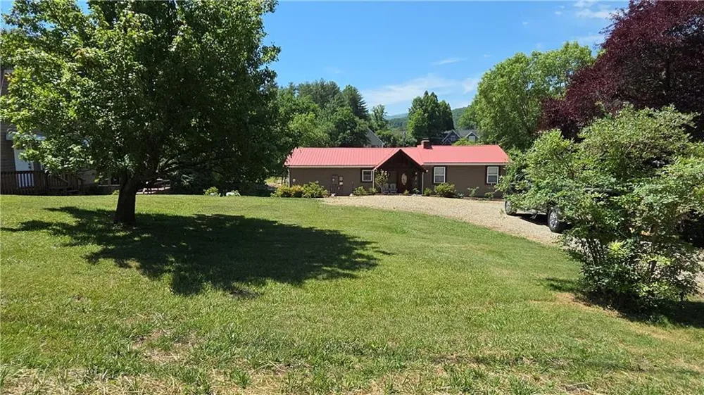 1693 Chatuge Shores Road Hiawassee, GA 30546
