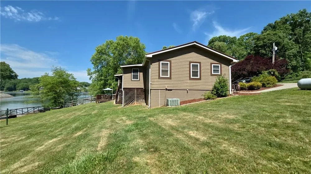 1693 Chatuge Shores Road Hiawassee, GA 30546