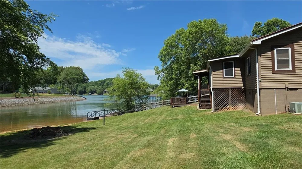 1693 Chatuge Shores Road Hiawassee, GA 30546