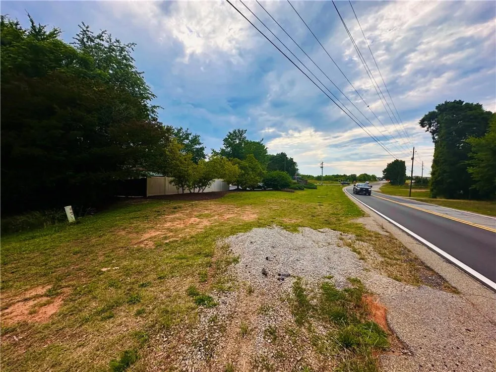 6485 Highway 124 W Hoschton, GA 30548