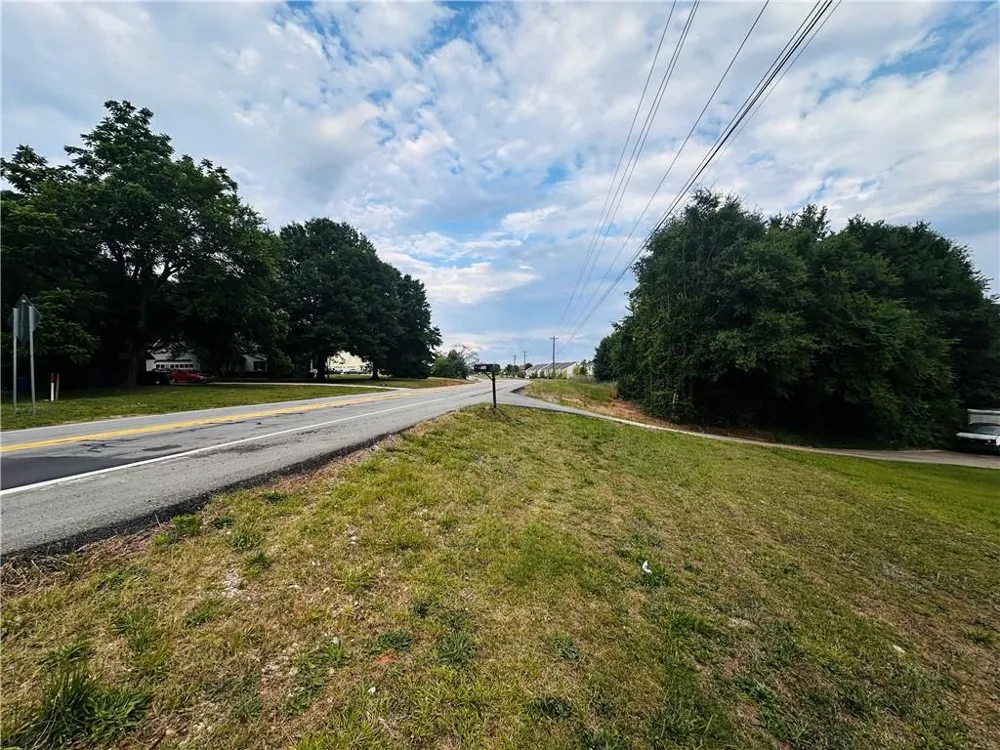 6485 Highway 124 W Hoschton, GA 30548