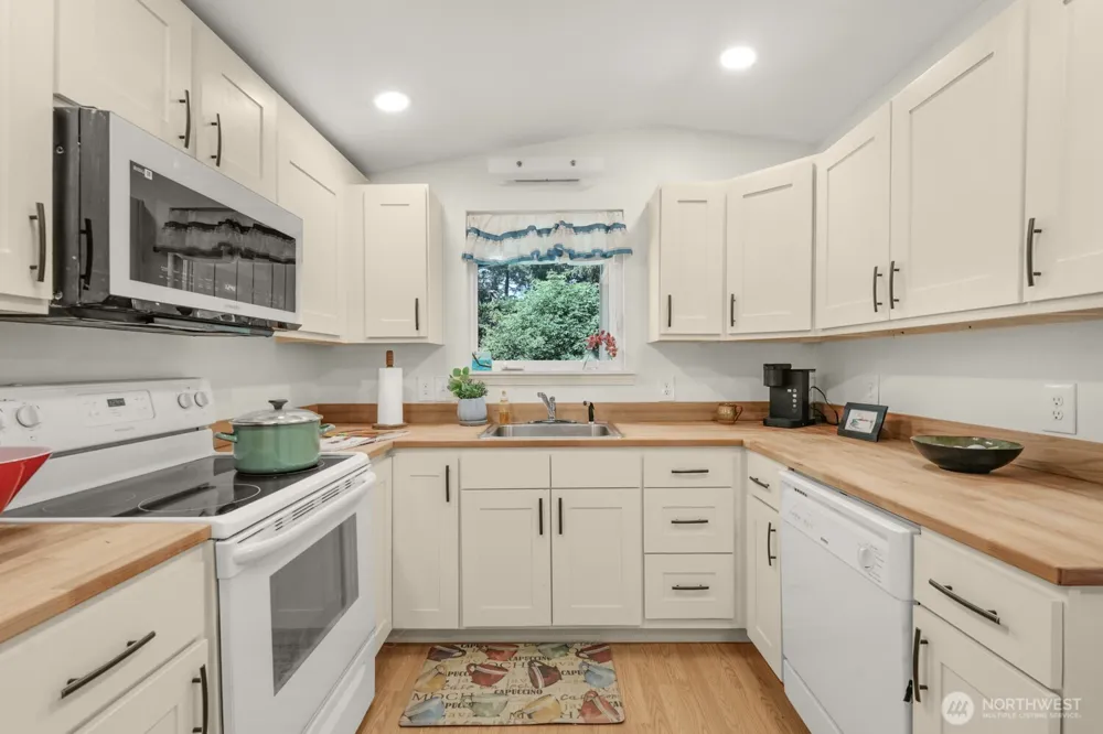 28103 R STREET Ocean Park, WA 98640