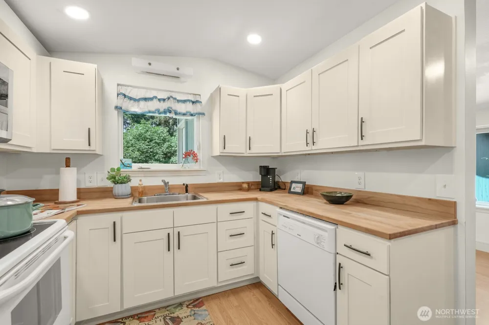 28103 R STREET Ocean Park, WA 98640