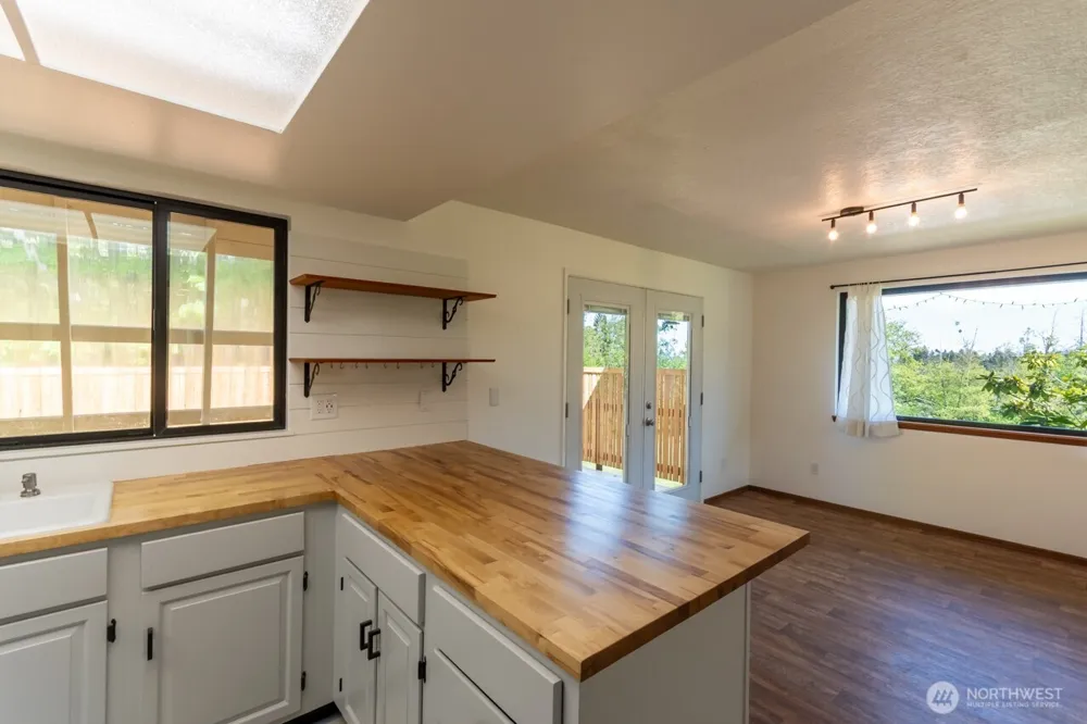 63 E Arnette Road Port Angeles, WA 98362