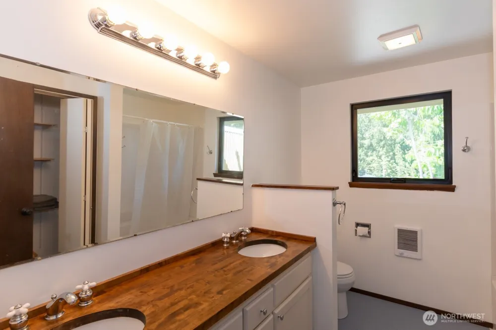 63 E Arnette Road Port Angeles, WA 98362