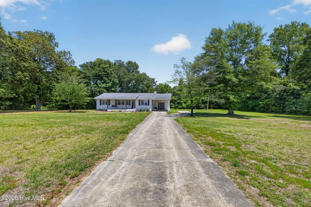 437 E Wards Bridge Road Kenansville, NC 28349