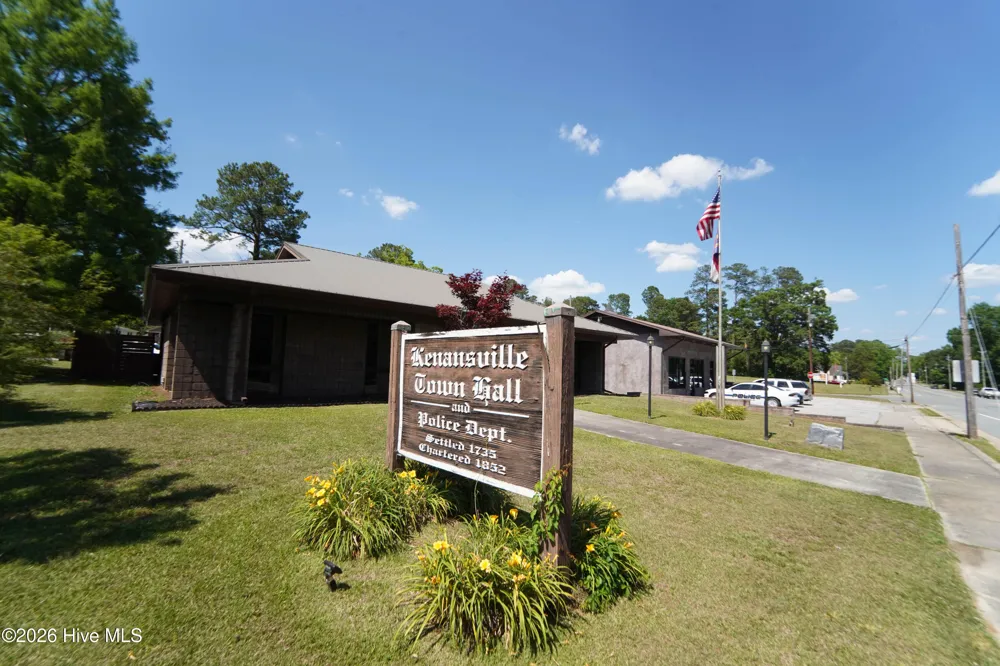 437 E Wards Bridge Road Kenansville, NC 28349