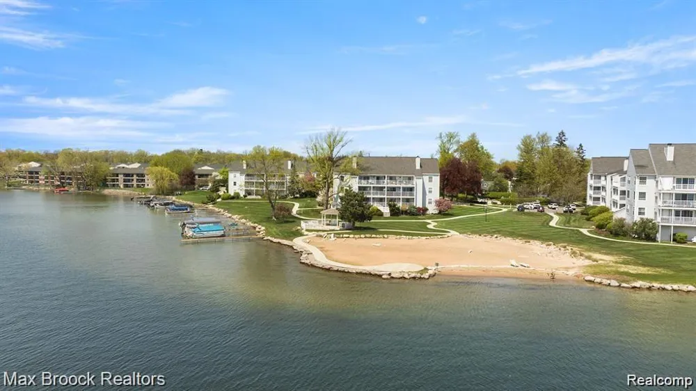 3591 PORT COVE DRIVE #55 Waterford Charter Township, MI 48328