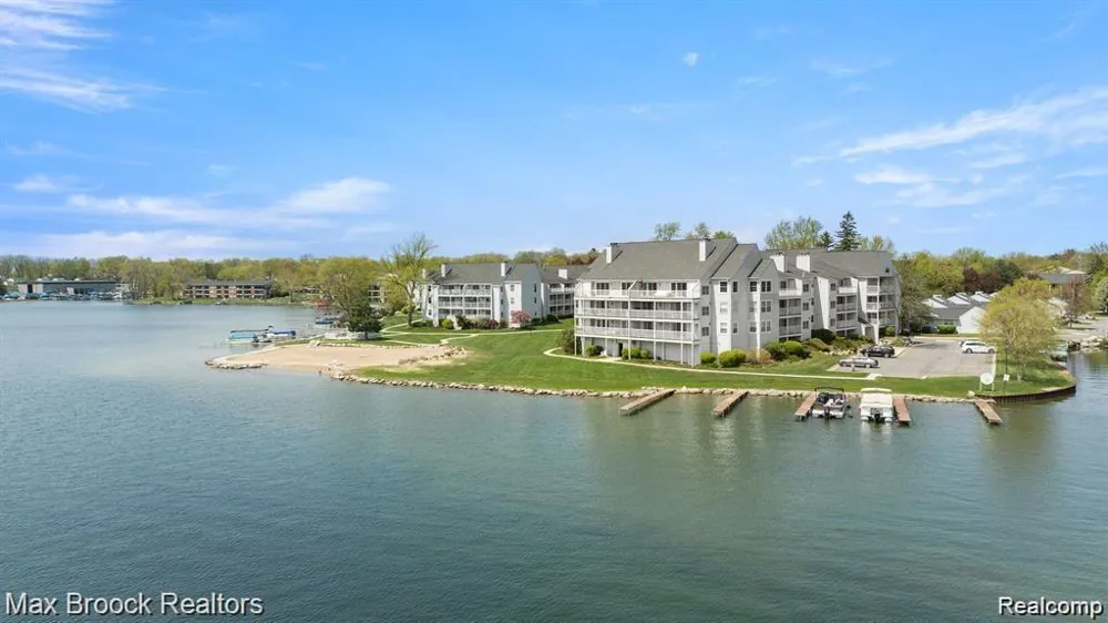 3591 PORT COVE DRIVE #55 Waterford Charter Township, MI 48328