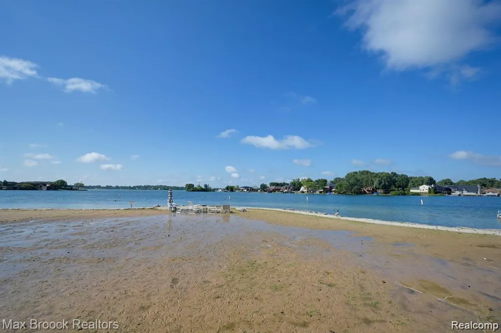 3591 PORT COVE DRIVE #55 Waterford Charter Township, MI 48328