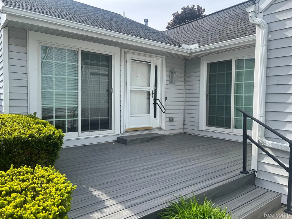3591 PORT COVE DRIVE #55 Waterford Charter Township, MI 48328