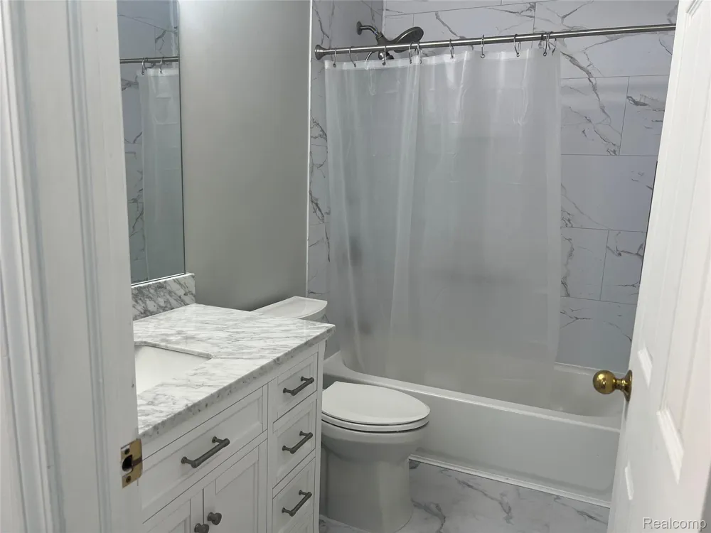 3591 PORT COVE DRIVE #55 Waterford Charter Township, MI 48328