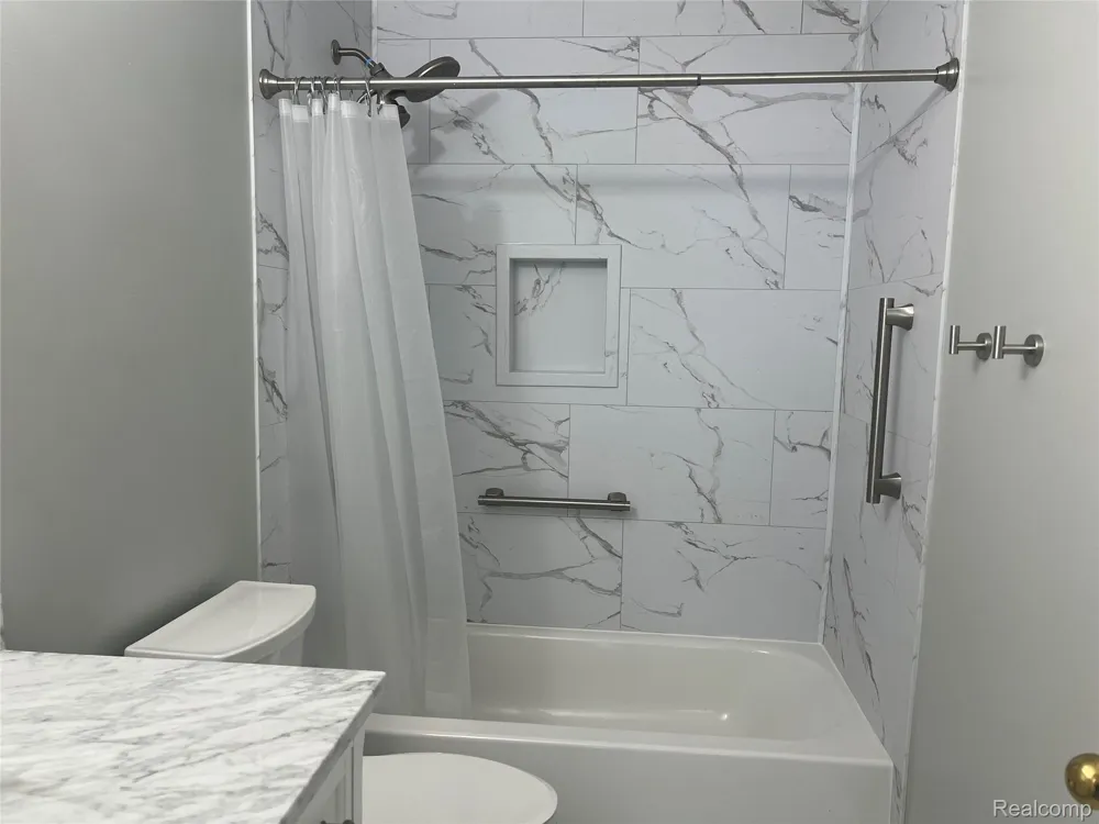 3591 PORT COVE DRIVE #55 Waterford Charter Township, MI 48328