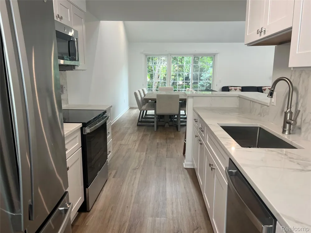 3591 PORT COVE DRIVE #55 Waterford Charter Township, MI 48328