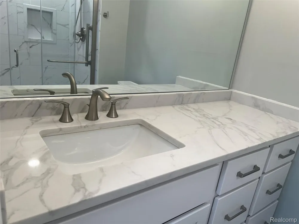 3591 PORT COVE DRIVE #55 Waterford Charter Township, MI 48328