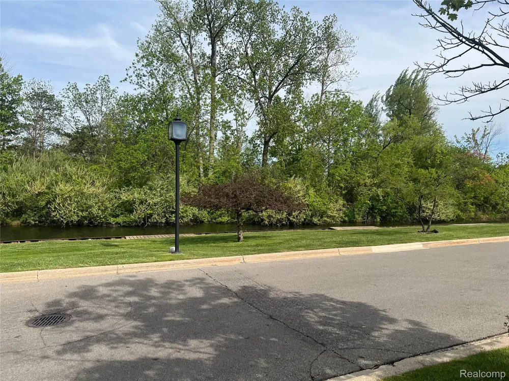 3591 PORT COVE DRIVE #55 Waterford Charter Township, MI 48328