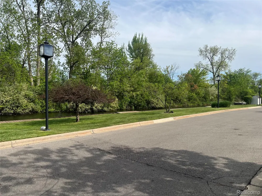 3591 PORT COVE DRIVE #55 Waterford Charter Township, MI 48328