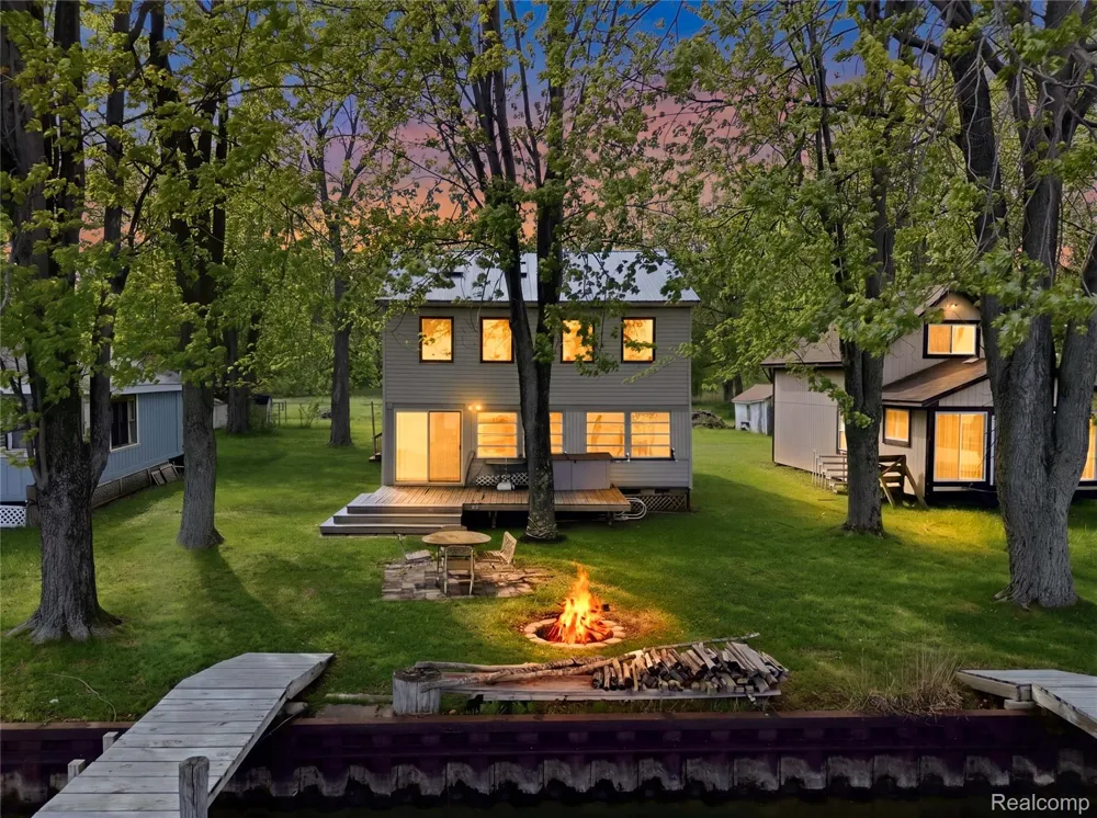 6556 Dickinson Island Clay Township, MI 48001