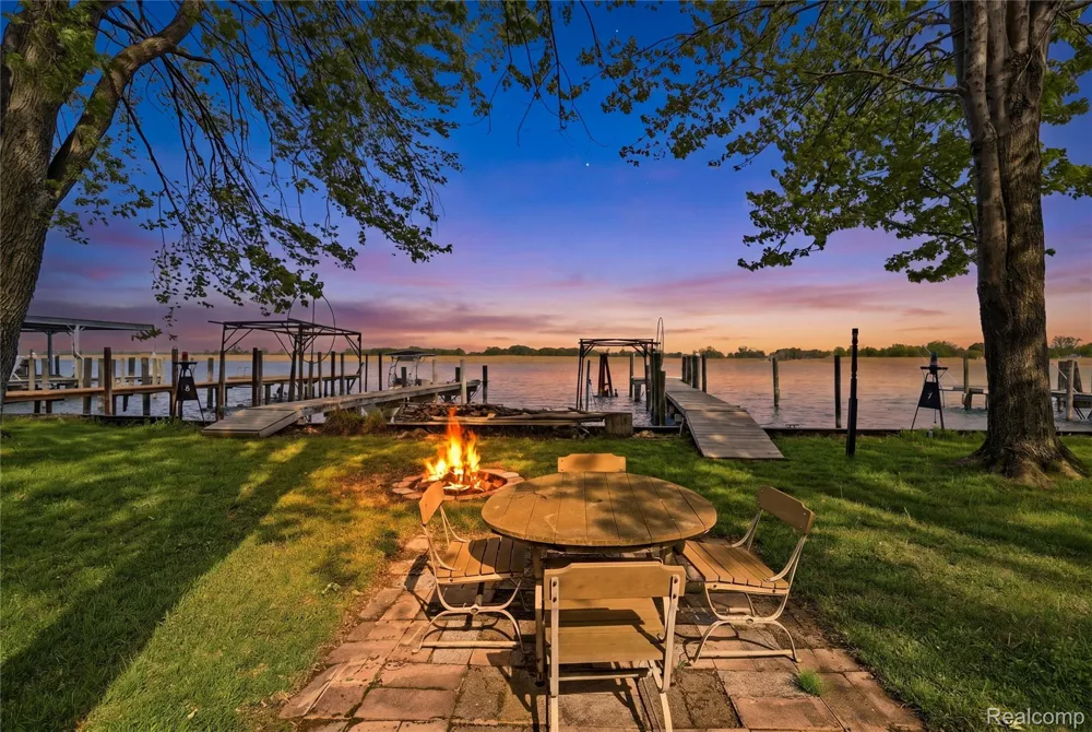 6556 Dickinson Island Clay Township, MI 48001