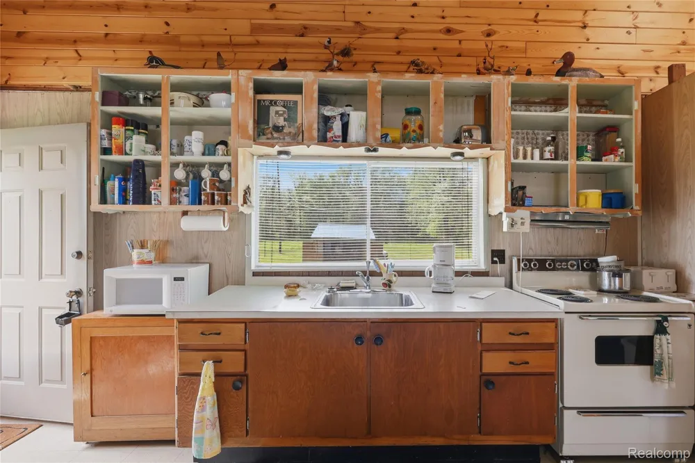 6556 Dickinson Island Clay Township, MI 48001