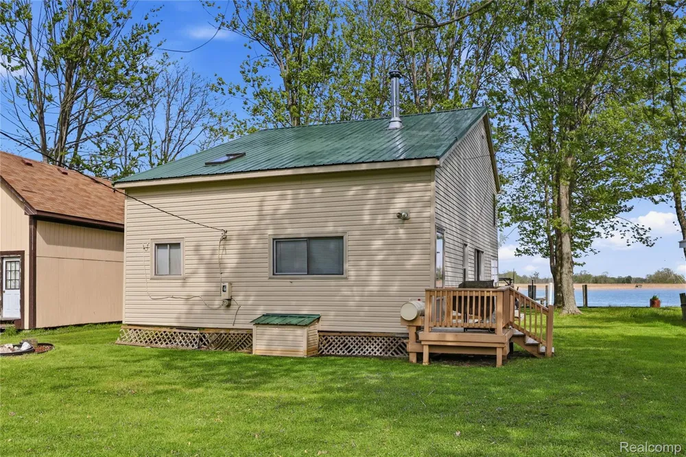 6556 Dickinson Island Clay Township, MI 48001