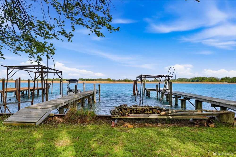6556 Dickinson Island Clay Township, MI 48001