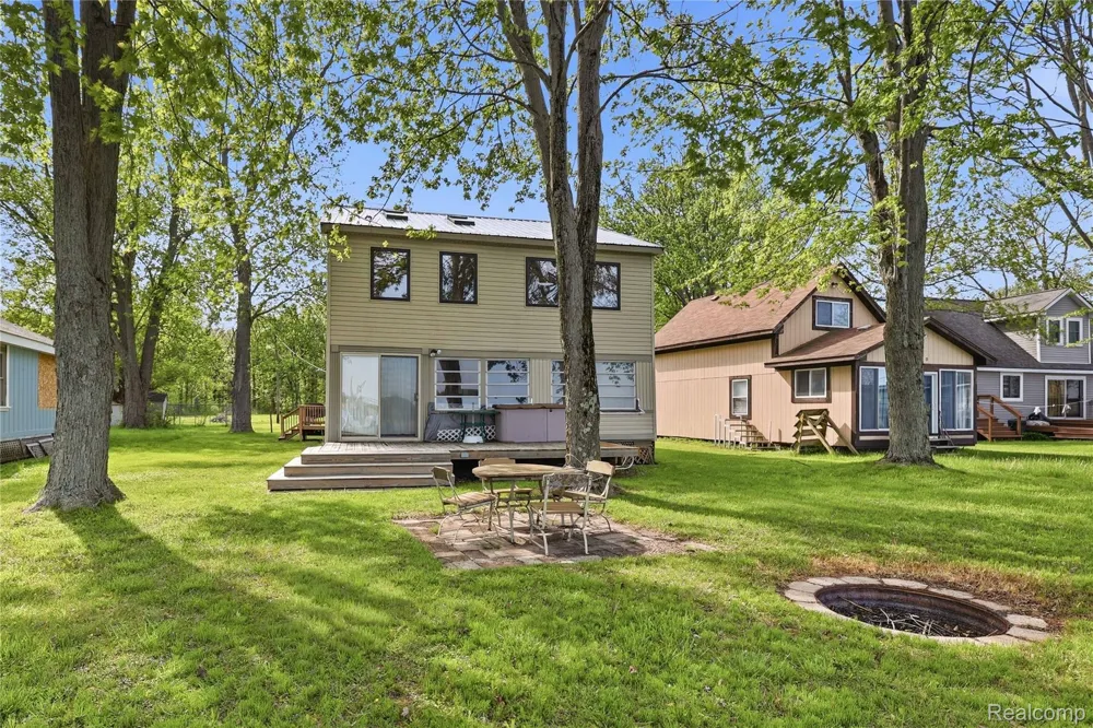 6556 Dickinson Island Clay Township, MI 48001