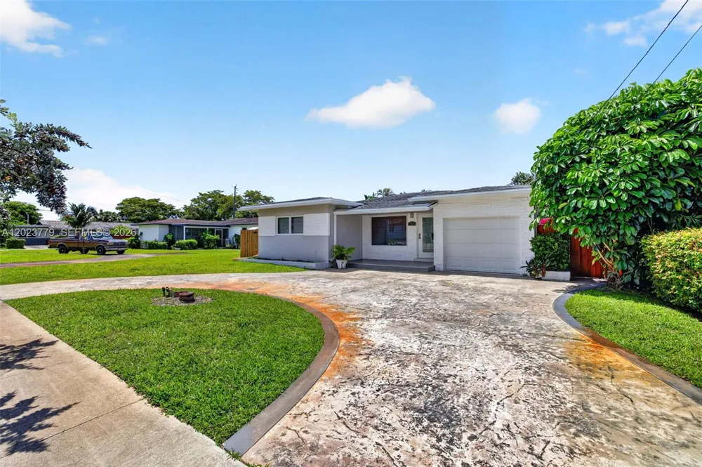 709 NW 9th Ct Hallandale Beach, FL 33009