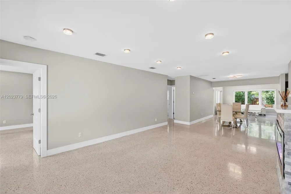 709 NW 9th Ct Hallandale Beach, FL 33009