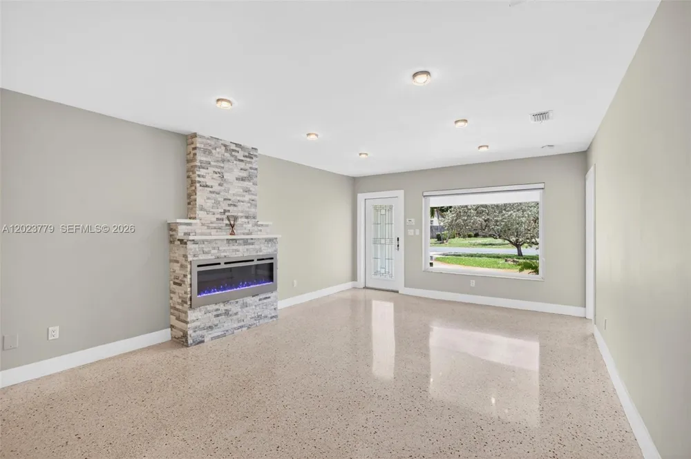 709 NW 9th Ct Hallandale Beach, FL 33009