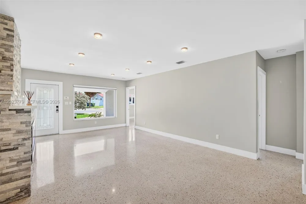 709 NW 9th Ct Hallandale Beach, FL 33009