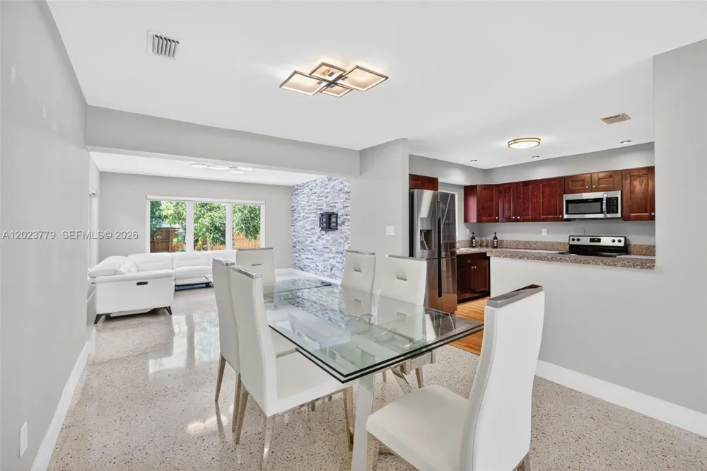 709 NW 9th Ct Hallandale Beach, FL 33009