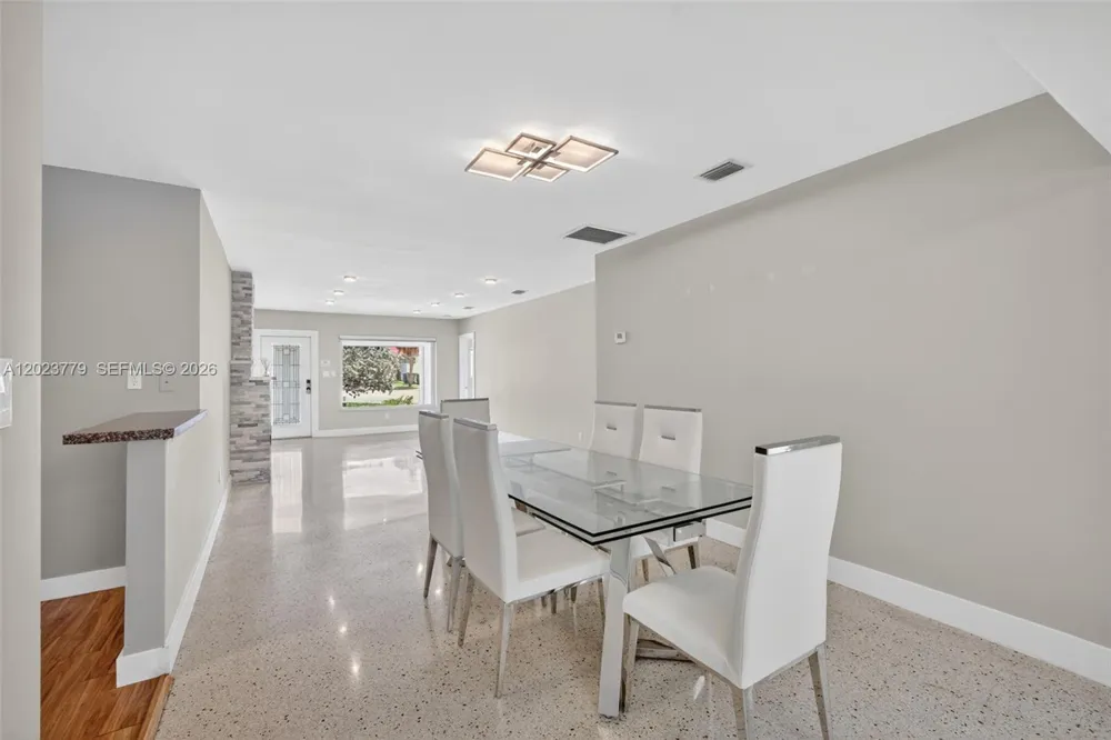 709 NW 9th Ct Hallandale Beach, FL 33009
