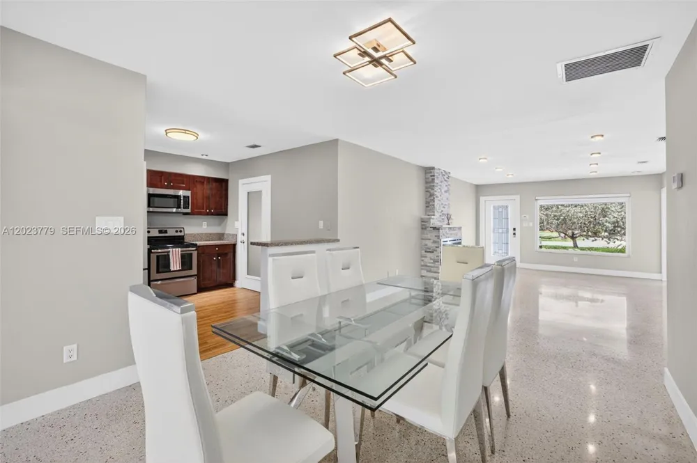 709 NW 9th Ct Hallandale Beach, FL 33009