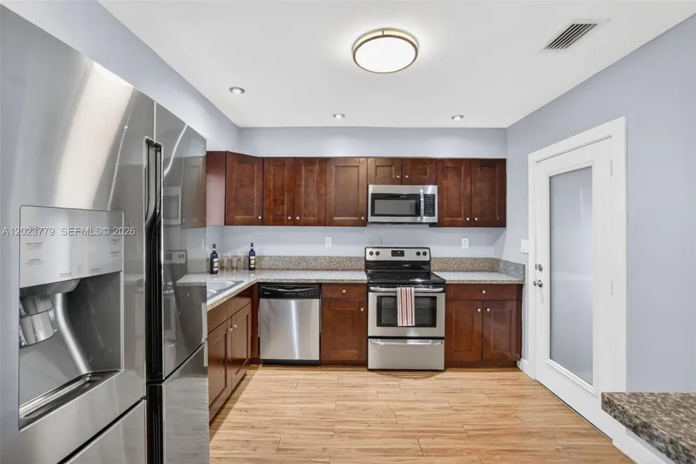 709 NW 9th Ct Hallandale Beach, FL 33009