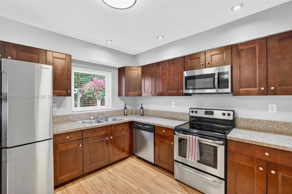709 NW 9th Ct Hallandale Beach, FL 33009