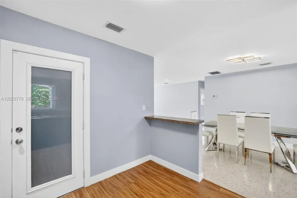 709 NW 9th Ct Hallandale Beach, FL 33009