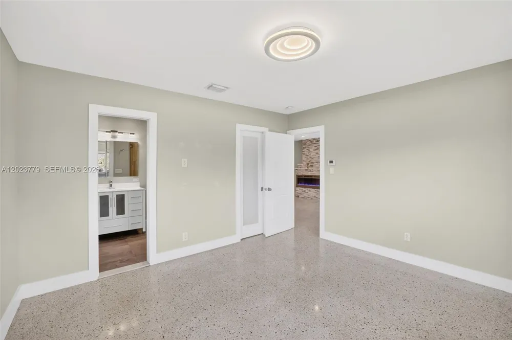 709 NW 9th Ct Hallandale Beach, FL 33009