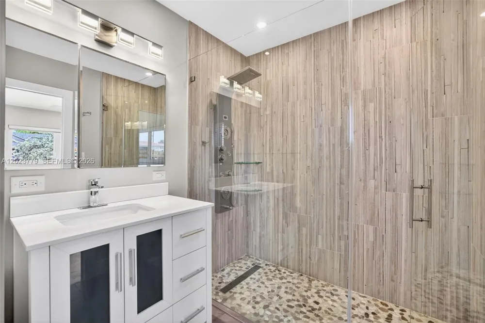 709 NW 9th Ct Hallandale Beach, FL 33009