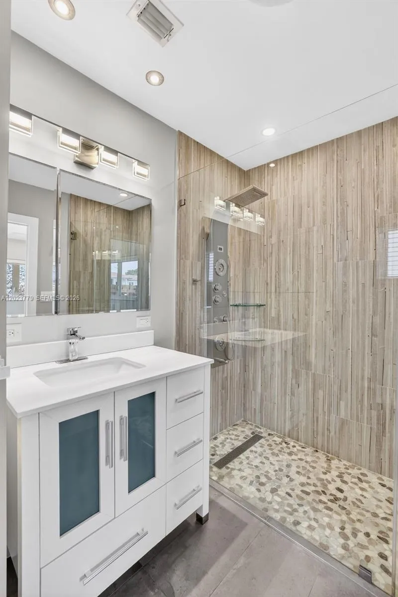 709 NW 9th Ct Hallandale Beach, FL 33009