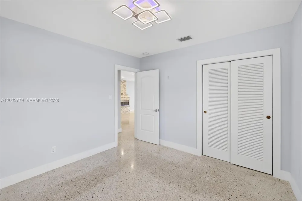709 NW 9th Ct Hallandale Beach, FL 33009