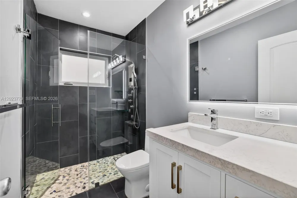 709 NW 9th Ct Hallandale Beach, FL 33009