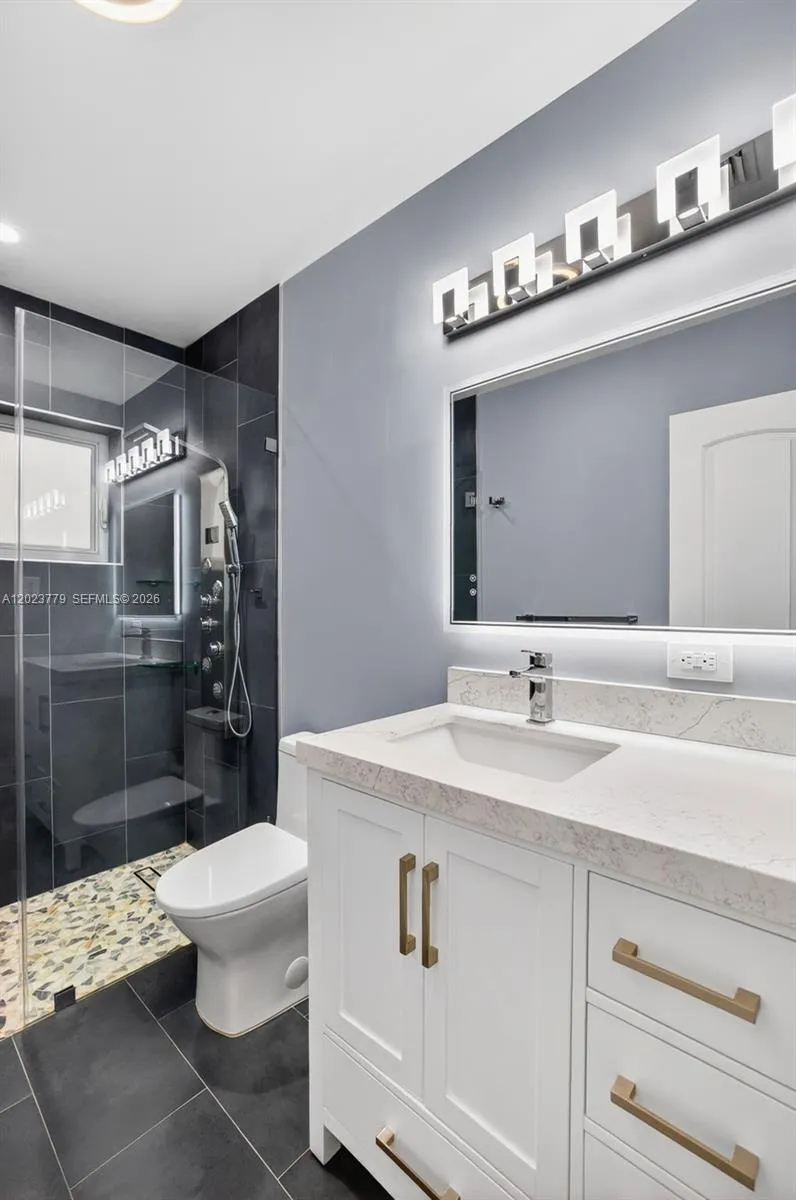 709 NW 9th Ct Hallandale Beach, FL 33009