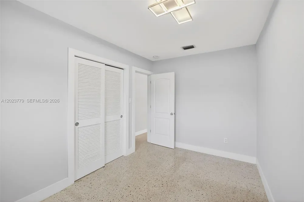 709 NW 9th Ct Hallandale Beach, FL 33009