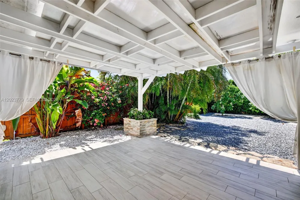 709 NW 9th Ct Hallandale Beach, FL 33009