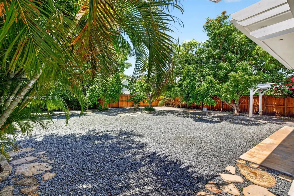 709 NW 9th Ct Hallandale Beach, FL 33009